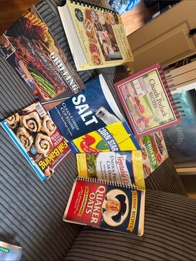Several different books! Includes Quaker Classic Recipes Spiral Cookbook